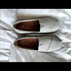 Size Y4 sparkly brand new Toms